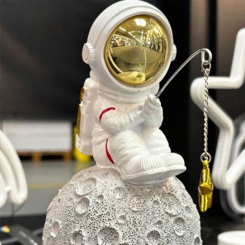 Lampa decorativa ASTRONAUTA AX04S223D-1 Zuma Line, tema astronaut pescuind